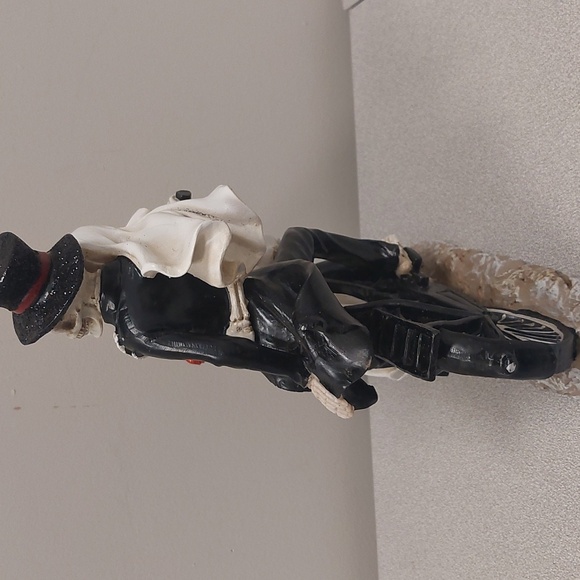 Love Never Dies Newly Wed Skeleton Couple On Bike Goth Romance Decor Figurine - Picture 3 of 16